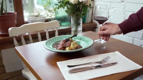 Nicely served mashed potatoes, chicken leg and red wine in the restaurant