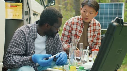 Wissenschaftler machen Tests