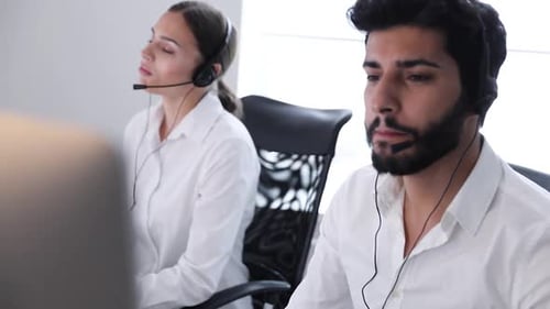 Contact Center Agent Consulting Customers Online