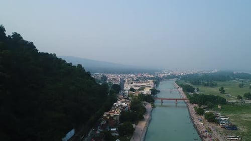 La ville de Haridwar, État de l'Uttarakhand en Inde, vue du ciel