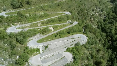 Antenne für kurvenreiche, kurvenreiche und steile Bergstraßen