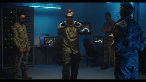 Soldat testet VR-Technologie