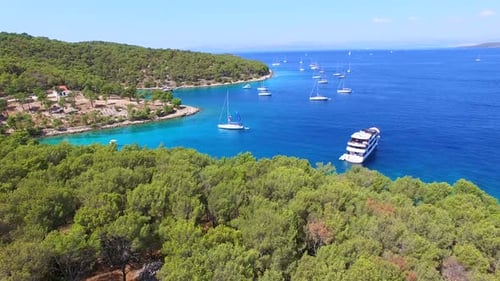 Vue aérienne des bateaux en mer