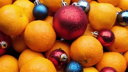 Jouets de Noël et mandarines