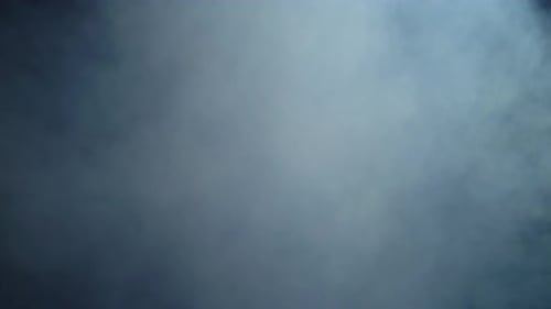 Raucheffekt-Rauchmaschine auf schwarzem Hintergrund