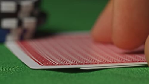 Spieler enthüllt seine Hole Cards