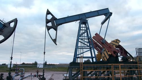 Pumps Extract Oil From Wells