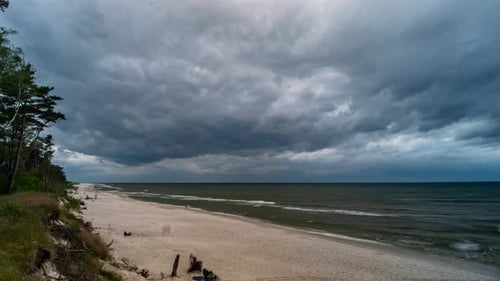 Gewitterwolken über Meer Zeitraffer.