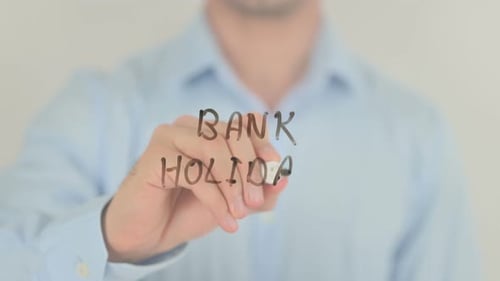 Feiertag, Mann schreibt auf transparentem Bildschirm