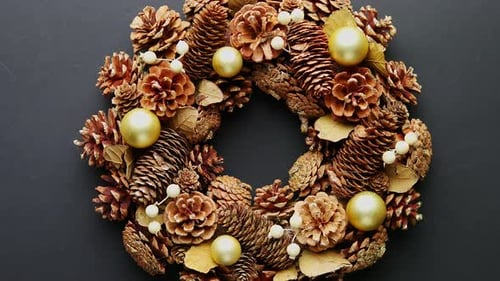 Festive Christmas Wreath Decoration with Pine Cones
