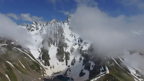 See in Berg Masse