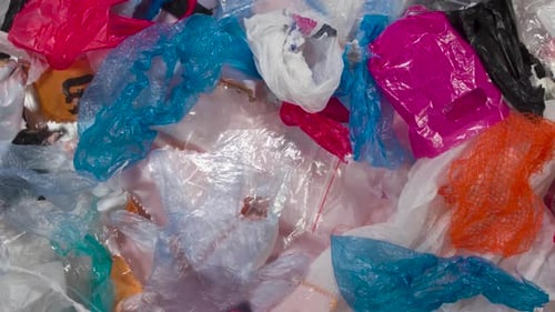 Colleción y eliminación de envases de plástico