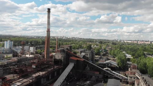Drohnenaufnahme des Industriegebiets aus der Luft