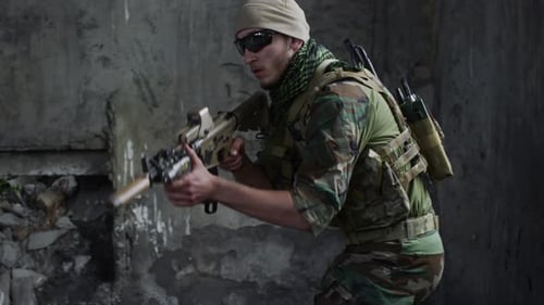 Sniper Aiming in Destroyed Building