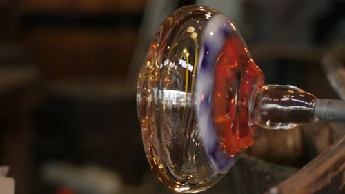 Glasherstellung in Glashütten — Glaswalzen auf dem Marver