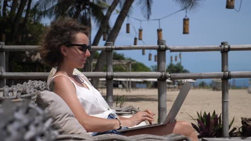 Arbeit vom Strand aus