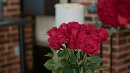Lush Bouquet of Red Roses for Romance