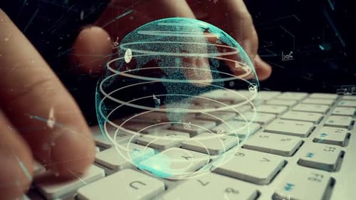 Mann arbeitet am Computer mit Grafik zur Modernisierung der Geschäftsdatenanalyse