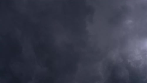Dramatisch dunkler stürmischer Himmel Zeitraffer Hintergrund