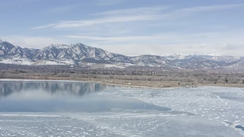 Contexte de la chaîne de montagnes Rocheuses Frozen Lake Boulder, Colorado