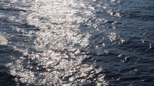 Hintergrund von Calm Sea. Meer mit kleinen Wellen hautnah.