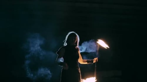 Danse éthérée avec flamme