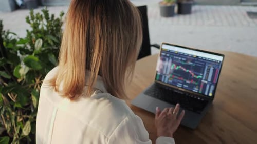 Woman Trader Trades and Analyzes the Cryptocurrency Market Invests Money