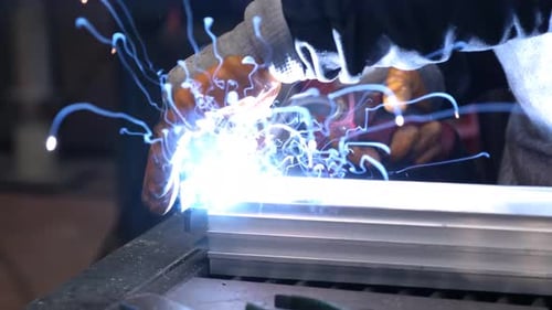 Worker Argon Schweißen Aluminiumprofil