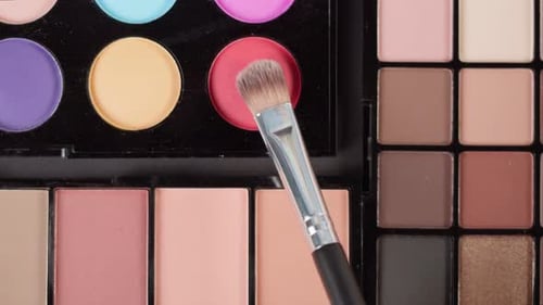 Applying Pink Shadow with Eyeshadow Brush