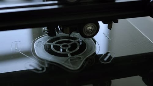 Impression 3D. Imprimante Électronique tridimensionnelle en plastique pendant le travail en laboratoire