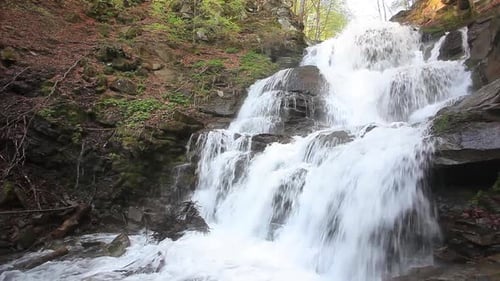 Statische Landschaften mit Wasserfall