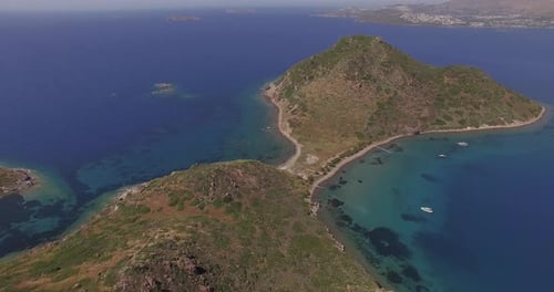 Hoch über die Insel fliegen