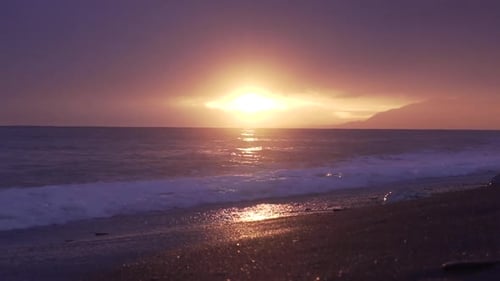 Meereswellen bei Sonnenuntergang