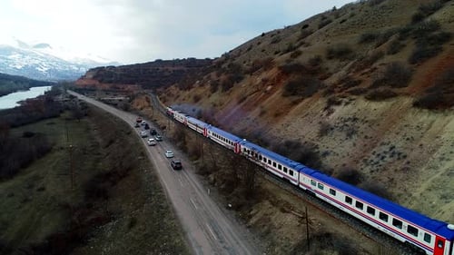 Eisenbahn und Autobahn