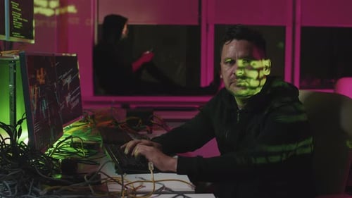 Portrait d'un hacker mature