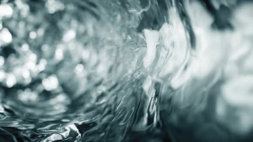 Wasser bewegt sich in einem Glas