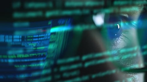 Tela do monitor com desenvolvimento de tecnologias de programação e codificação