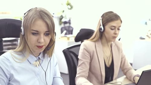 Operators of Support Customer Service - Call Center, Online Software with Technology Voice Over IP