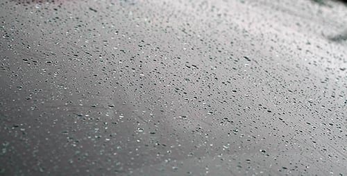 Regen auf der Windschutzscheibe 1