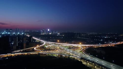 Belebte Verkehrsstraße in Hangzhou, China