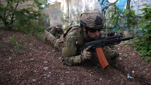 Army Rangers rampant vers la position ennemie