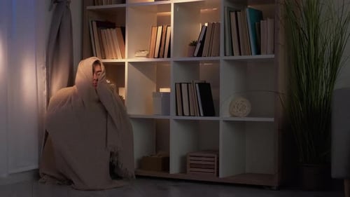 Mulher Escondida Transtorno de Ansiedade