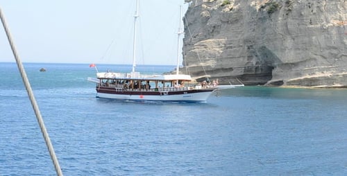 Das Touristenschiff im Mittelmeer