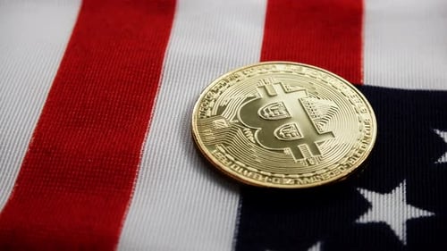 Kryptowährung Bitcoin gegen Usa-Flagge