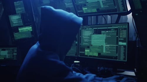Criminales masculinos hackeando bolsa