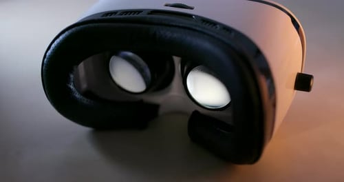 Virtual reality device