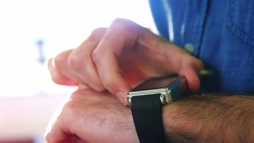 Geschäftsführer passt Smartwatch an