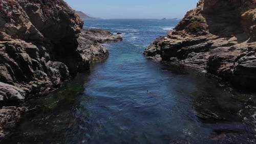 Aérea da costa acidentada da Califórnia