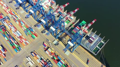 Container-Frachtschiff aus der Luft von oben, im Import, Export, Geschäft, Logistik und Transport von Conta