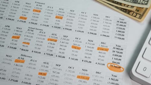 Calcular receitas e despesas mensais